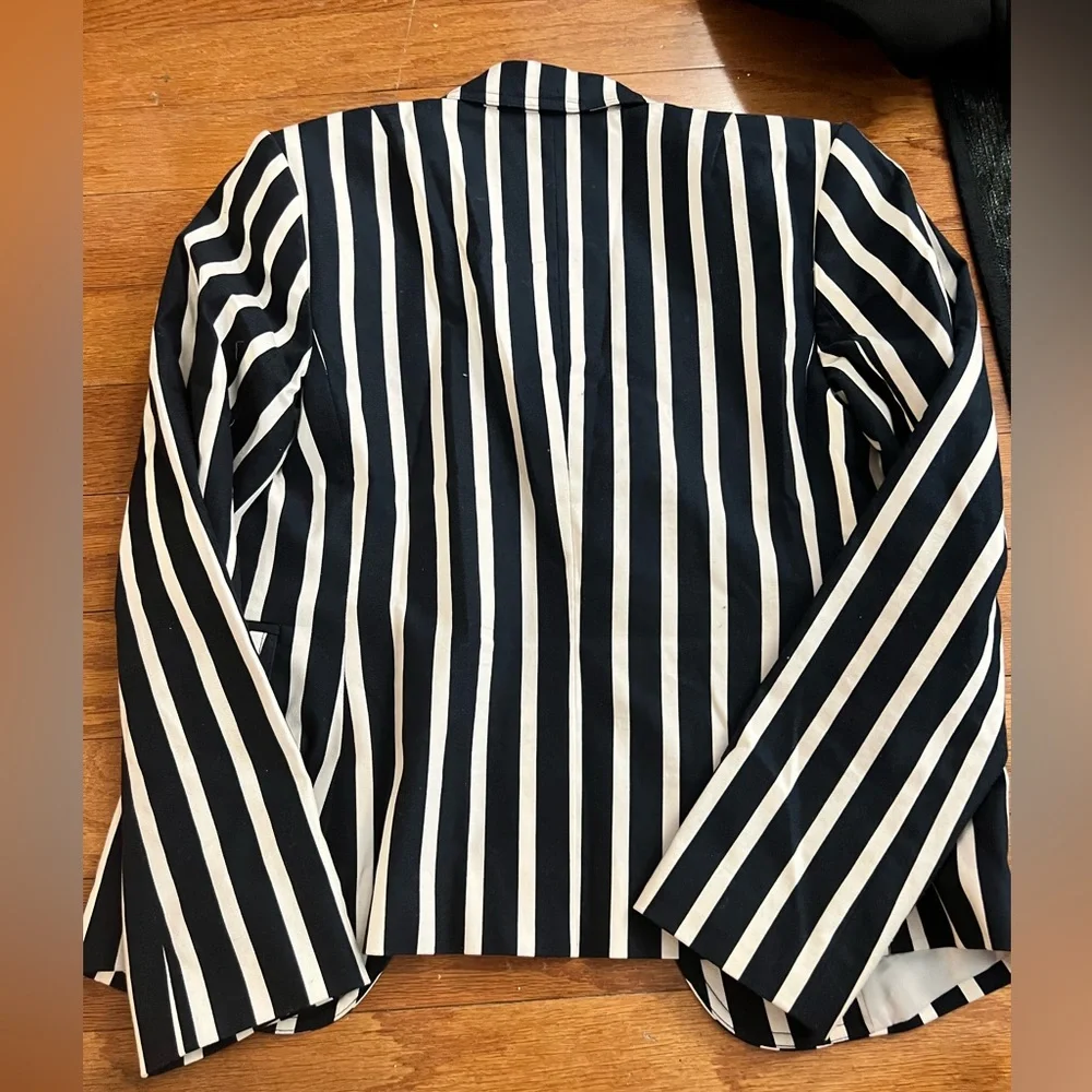Blue and white stripped Banana Republic blazer with gold buttons - Picture 7 of 7